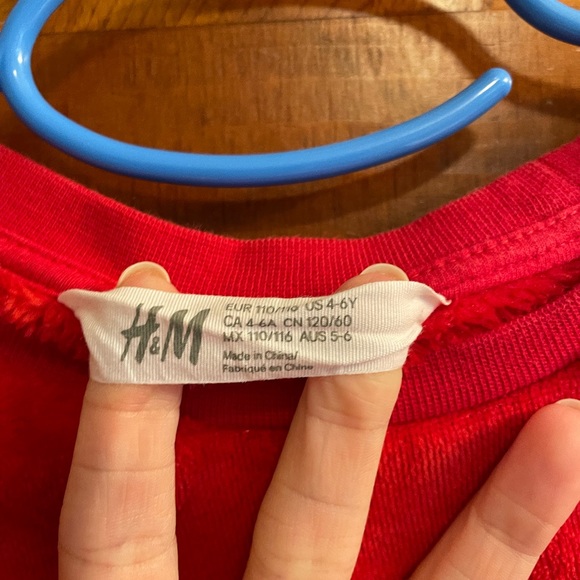 H&M Fuzzy Heart Relief Sweatshirt - Picture 6 of 6